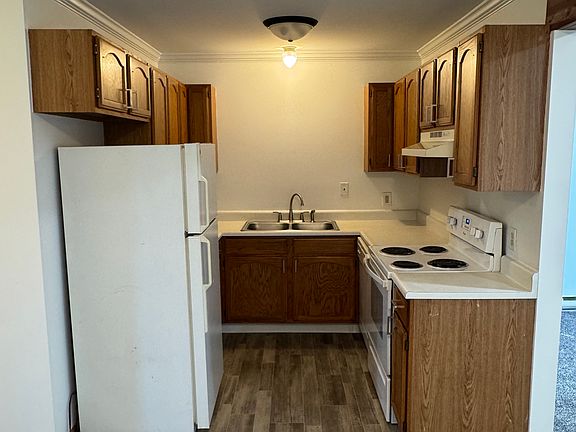 2nd image of 405 Lamore Ln APT 4