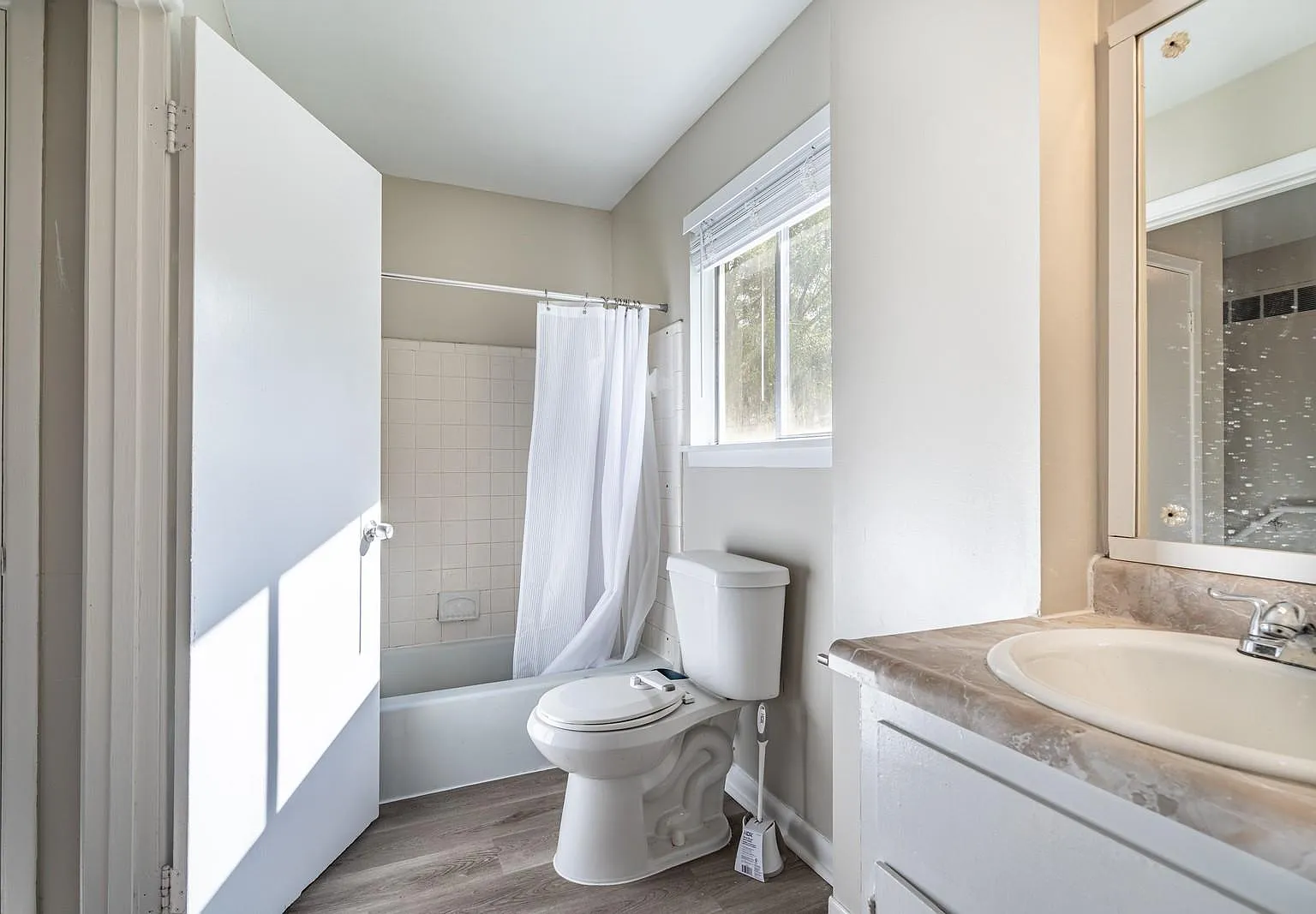 4 bed, 2.0 bath, 2000 sqft, $620 — Photo 4