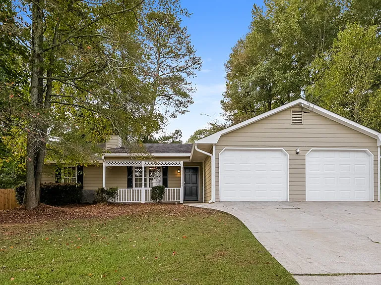 411 Cindy Dr SE — Photo 1