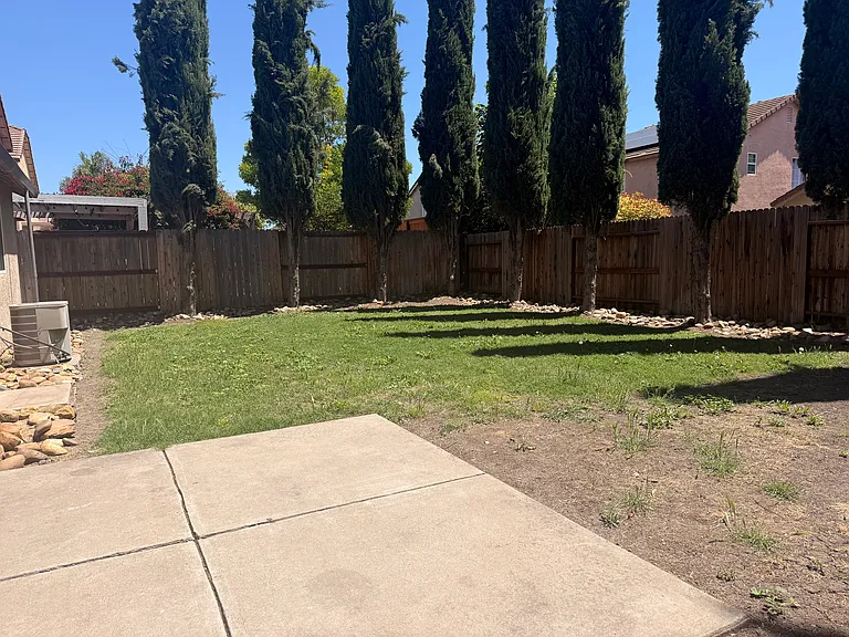 2712 Deborah Ln — Photo 3