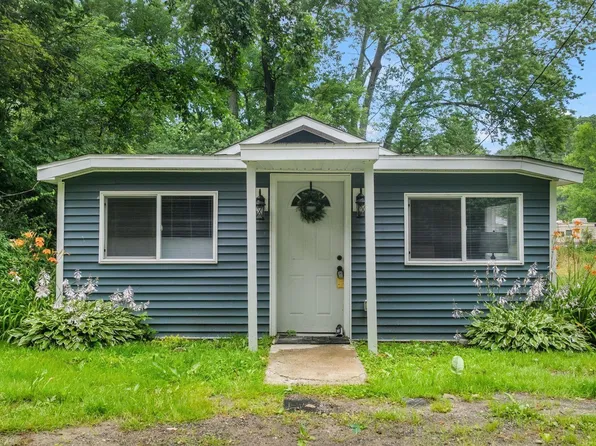 7323 E Pansy Ln, New Carlisle, IN 46552