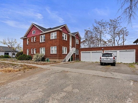 5th image of 820 W 1st St