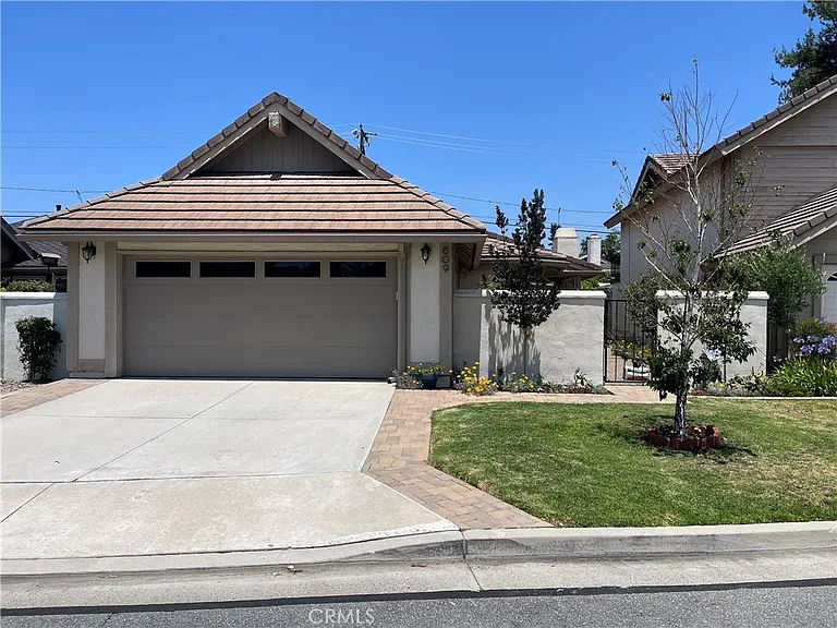 609 W Palm Dr — Photo 1