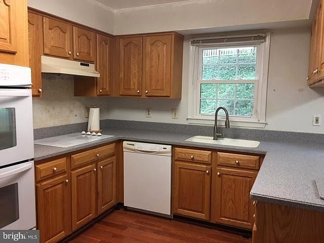 2nd image of 2658 Oakton Glen Dr