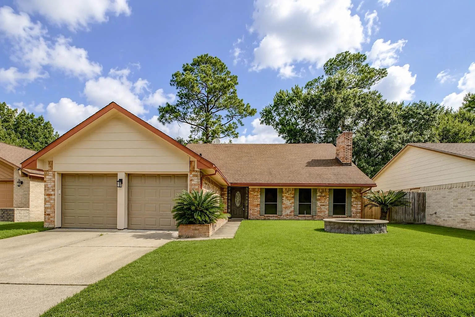 3 bed, 2.5 bath, 2618 sqft, $2,200 — Photo 2