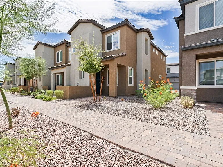 222 Krameria Ave — Photo 2