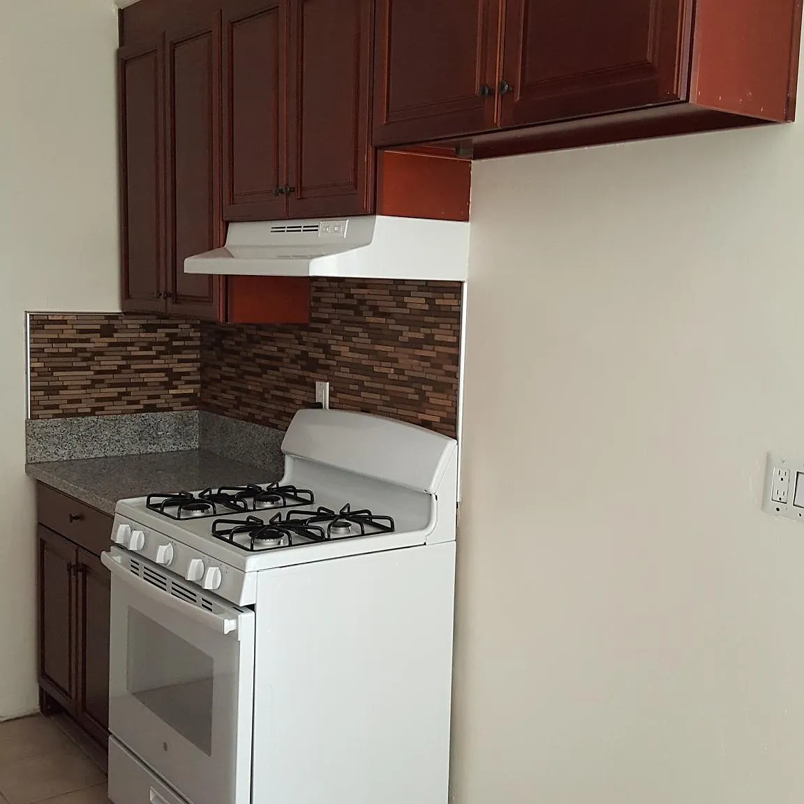 1 bed, 800 sqft, $1,700 — Photo 3