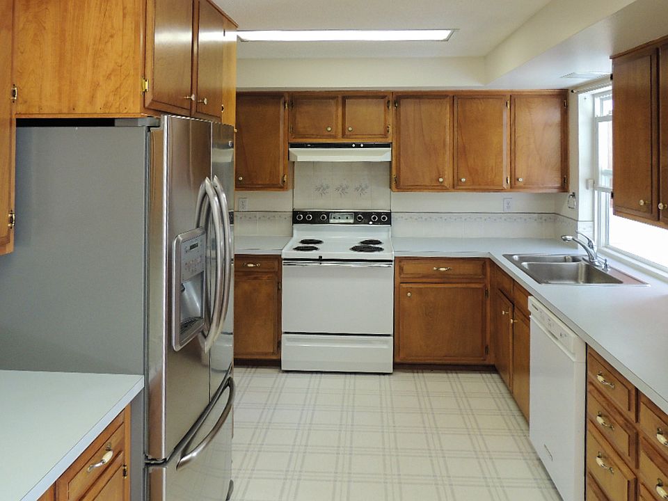 1st image of 5914 N 32nd St