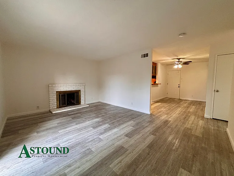 2627 Prestwick Ave — Photo 2