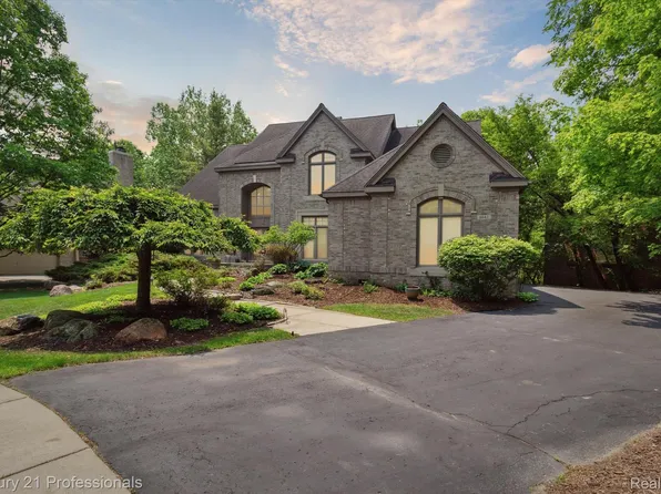 6642 Carlyle Ct, West Bloomfield, MI 48322