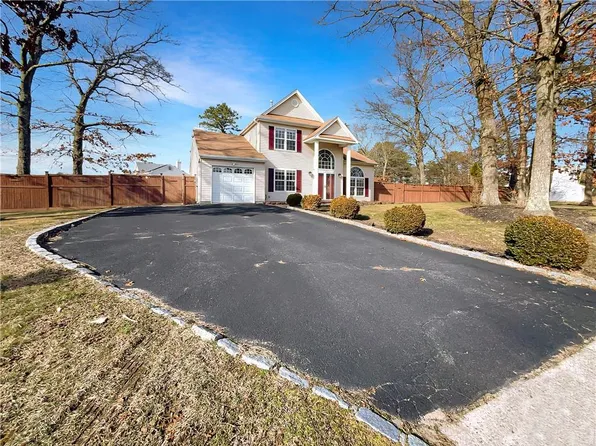 1 Redbud Court, Middle Island, NY 11953