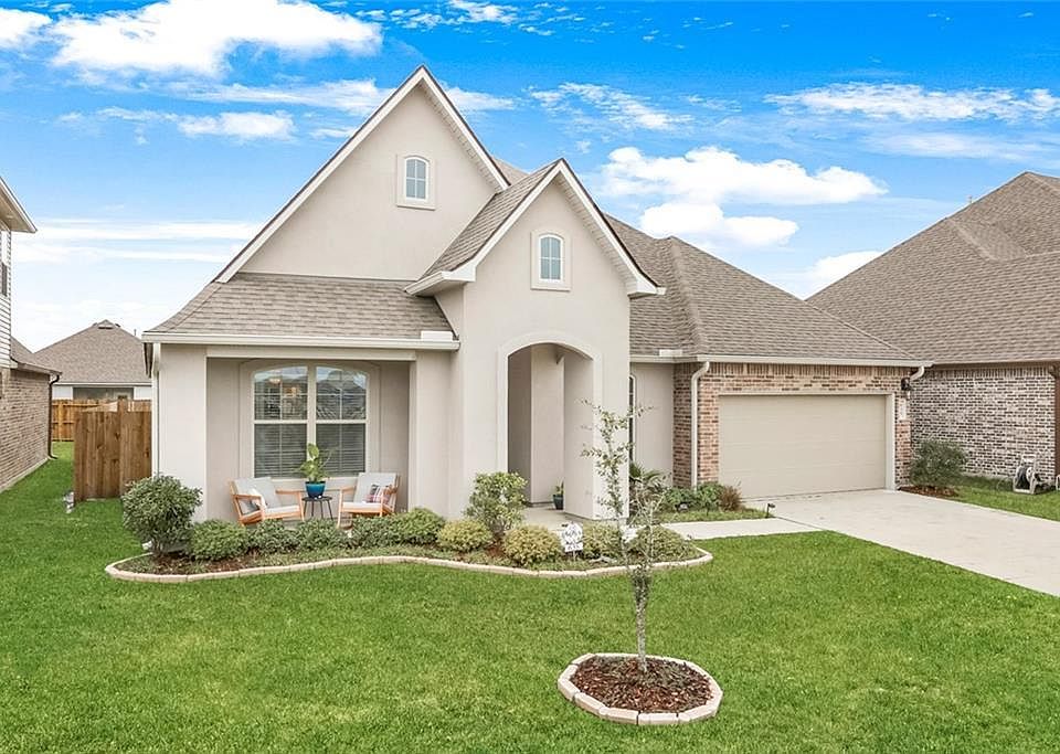 1st image of 635 Lakeshore Village Dr