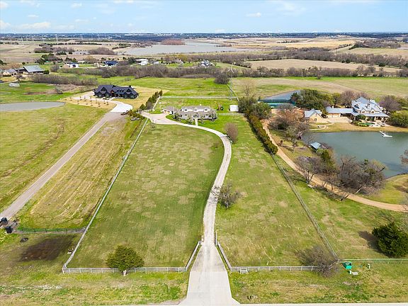 2nd image of 499 McDonald Rd