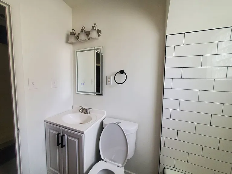 13407 Puritas Ave — Photo 17