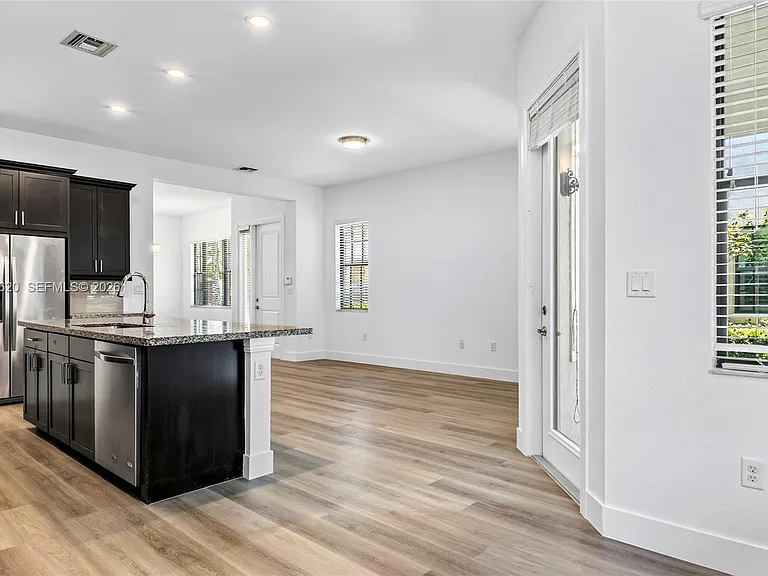 142 SW 127th Ter — Photo 25