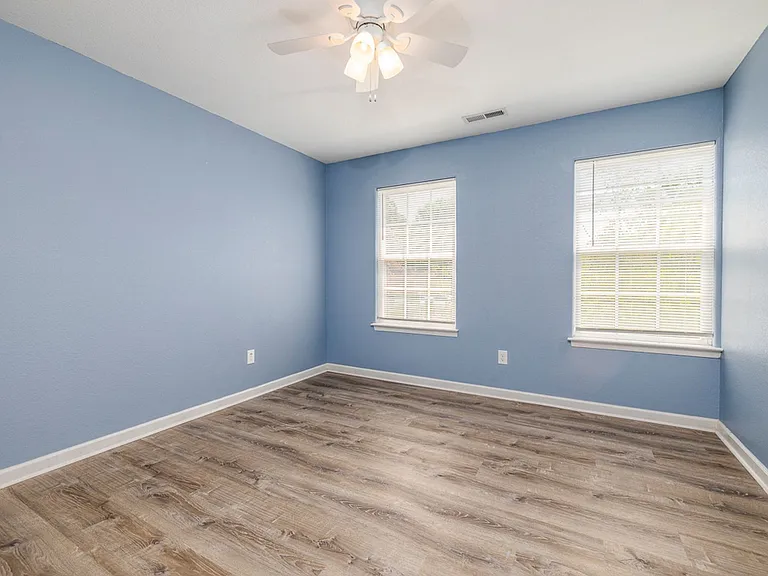 7713 Cortlandt Pl — Photo 32