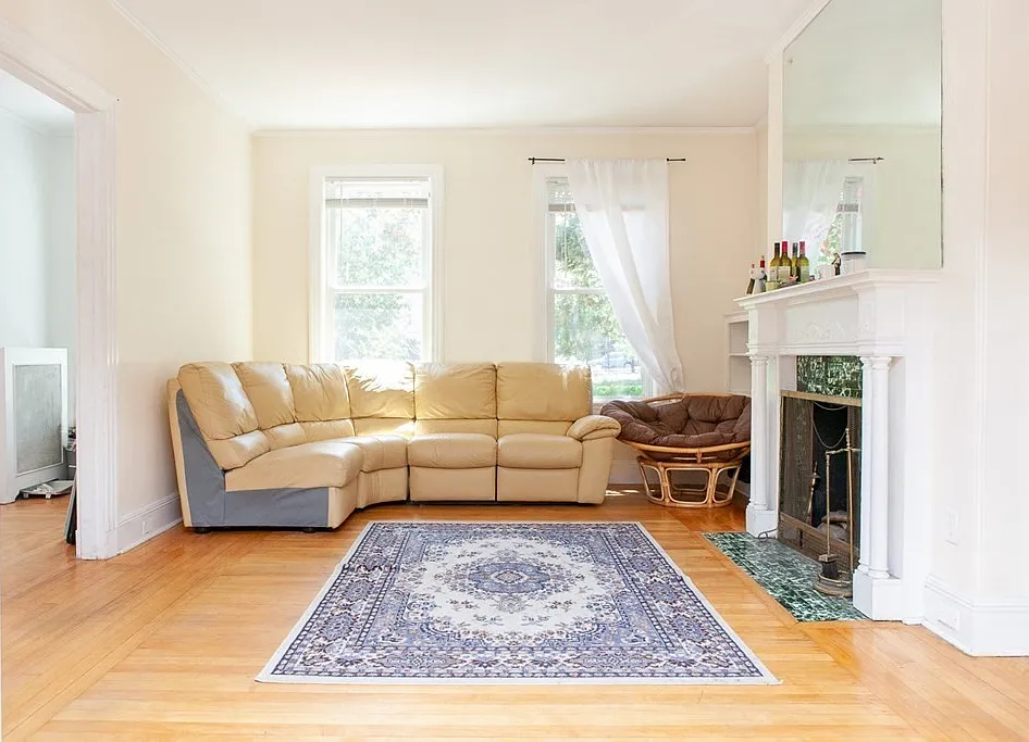6 bed, 2193 sqft, $6,895 — Photo 2
