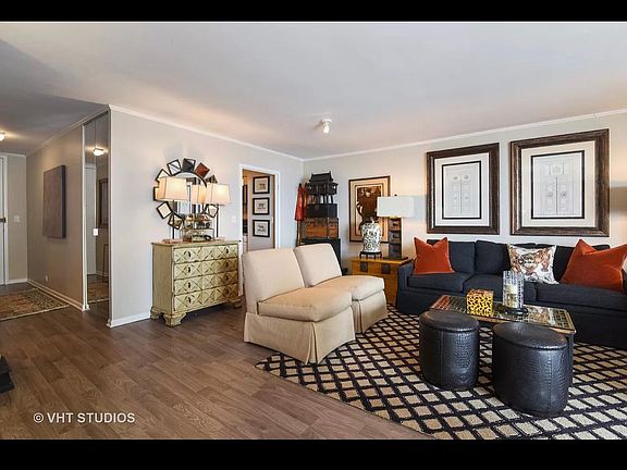 4th image of 6033 N Sheridan Rd APT 33J