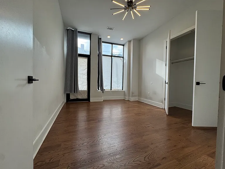71 Court House Pl #1R — Photo 4