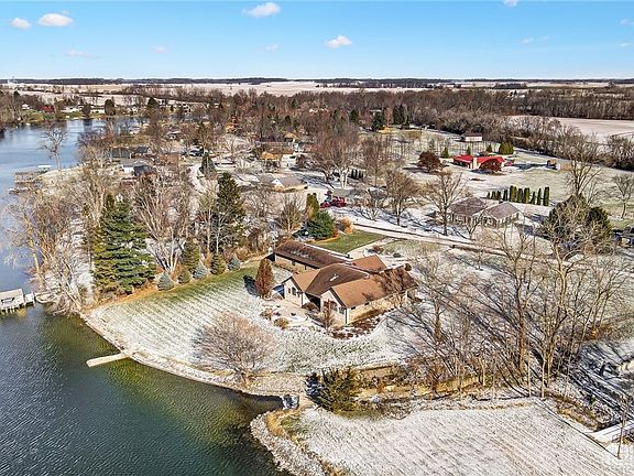 3rd image of 826 Sylvan Shores Dr
