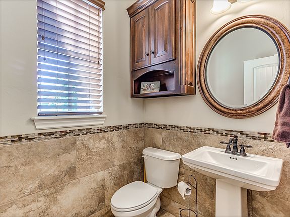4th image of 15709 Wood Creek Ln