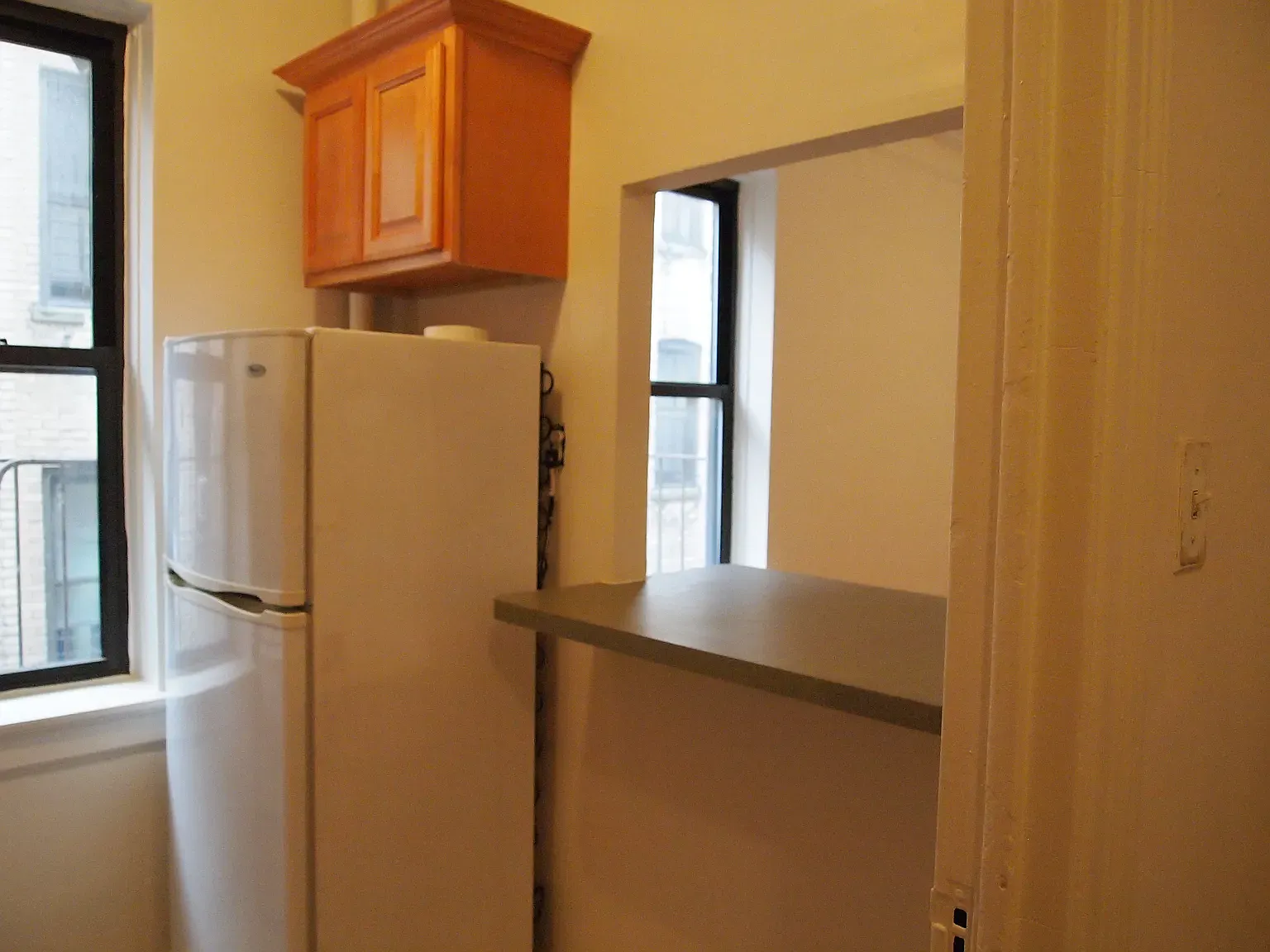 570 Isham Street — Photo 2