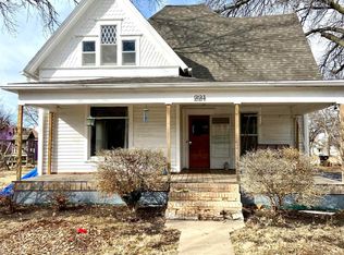 221 N 11th St, Wymore, NE 68466