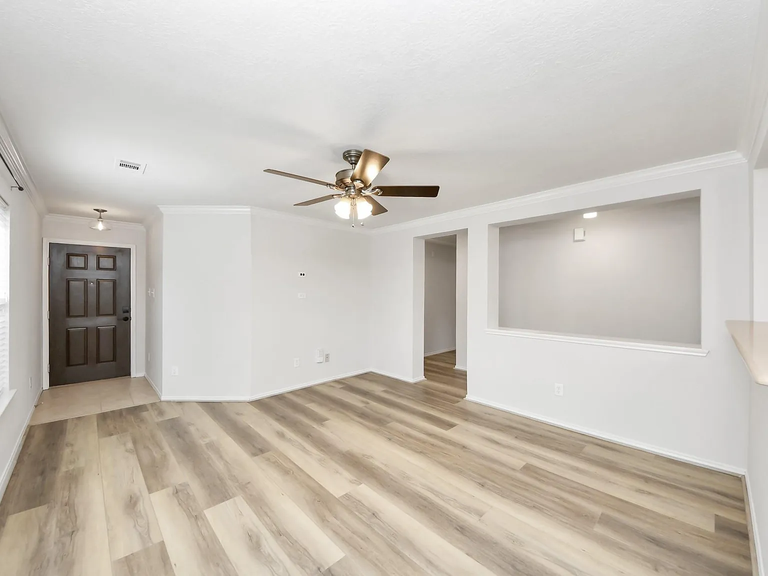3 bed, 2.0 bath, 1296 sqft, $2,000 — Photo 4