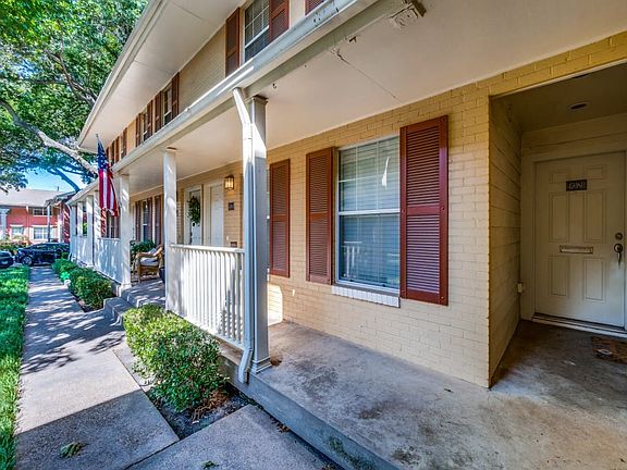3rd image of 4708B Bradford Dr