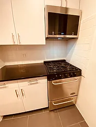 Rented by Metropolis Real Estate of Manhattan