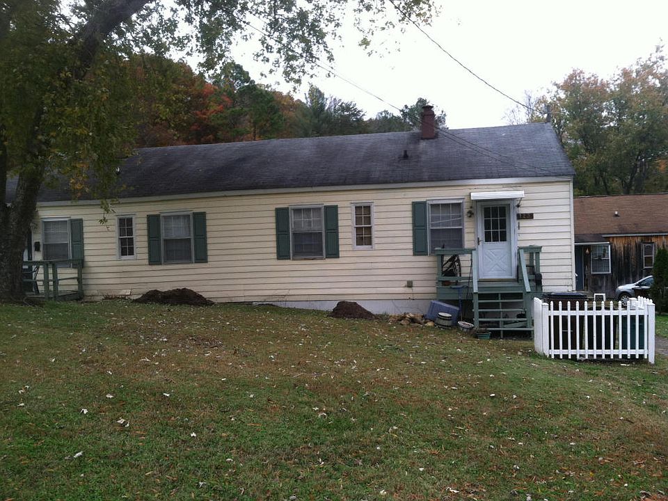 2nd image of 121 Jarrett Ln