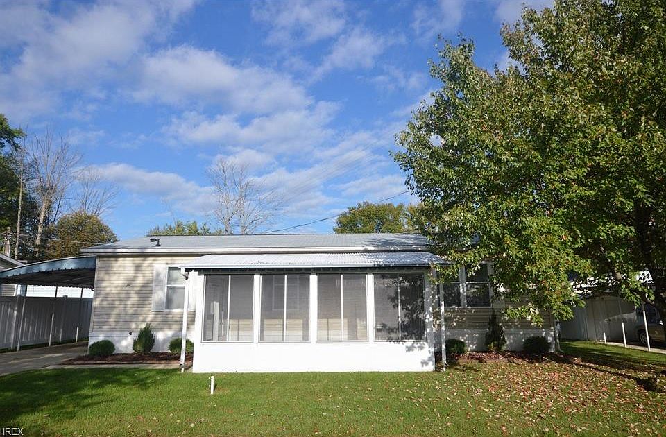 1st image of 6 Maple Dr #6