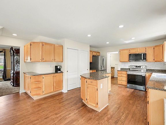 4th image of 1822 Mountainview Court