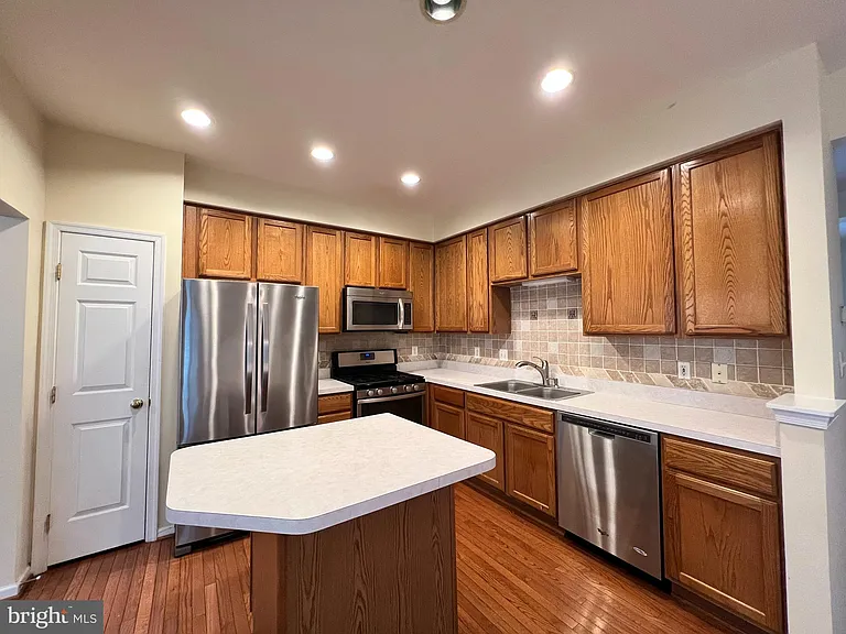 10168 Elgin Way — Photo 7