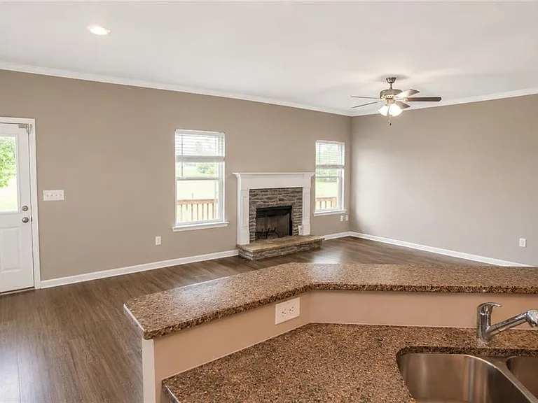 100 Squarewood Ln — Photo 4