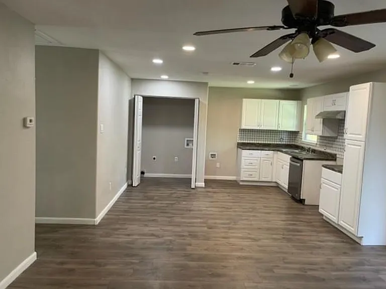 221 Woodbridge Way — Photo 9