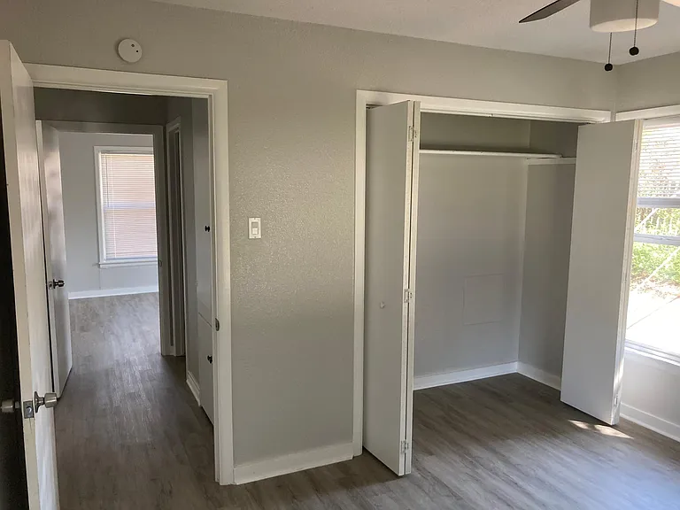 211 W Church St — Photo 8