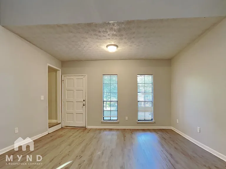 3047 Brook Hollow Dr — Photo 6