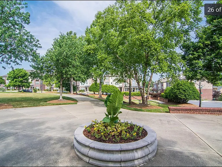1424 Providence Green Ln — Photo 18