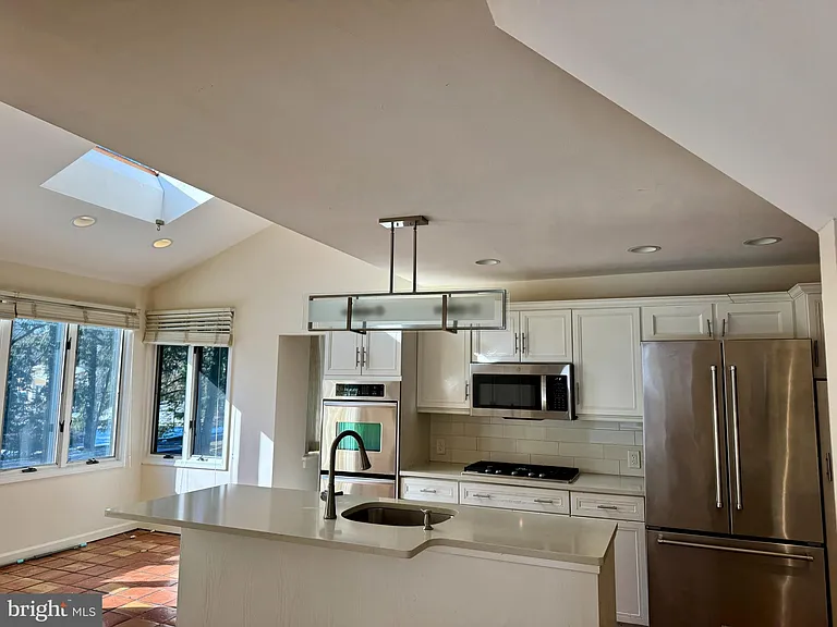 8233 Fairview Rd — Photo 2