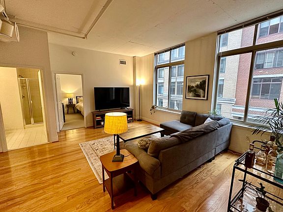 5th image of 1201 N Garfield St APT 312