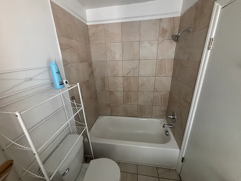 232 Richmond Ave #4 — Photo 6