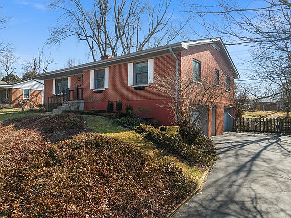 3rd image of 3508 Newport Dr