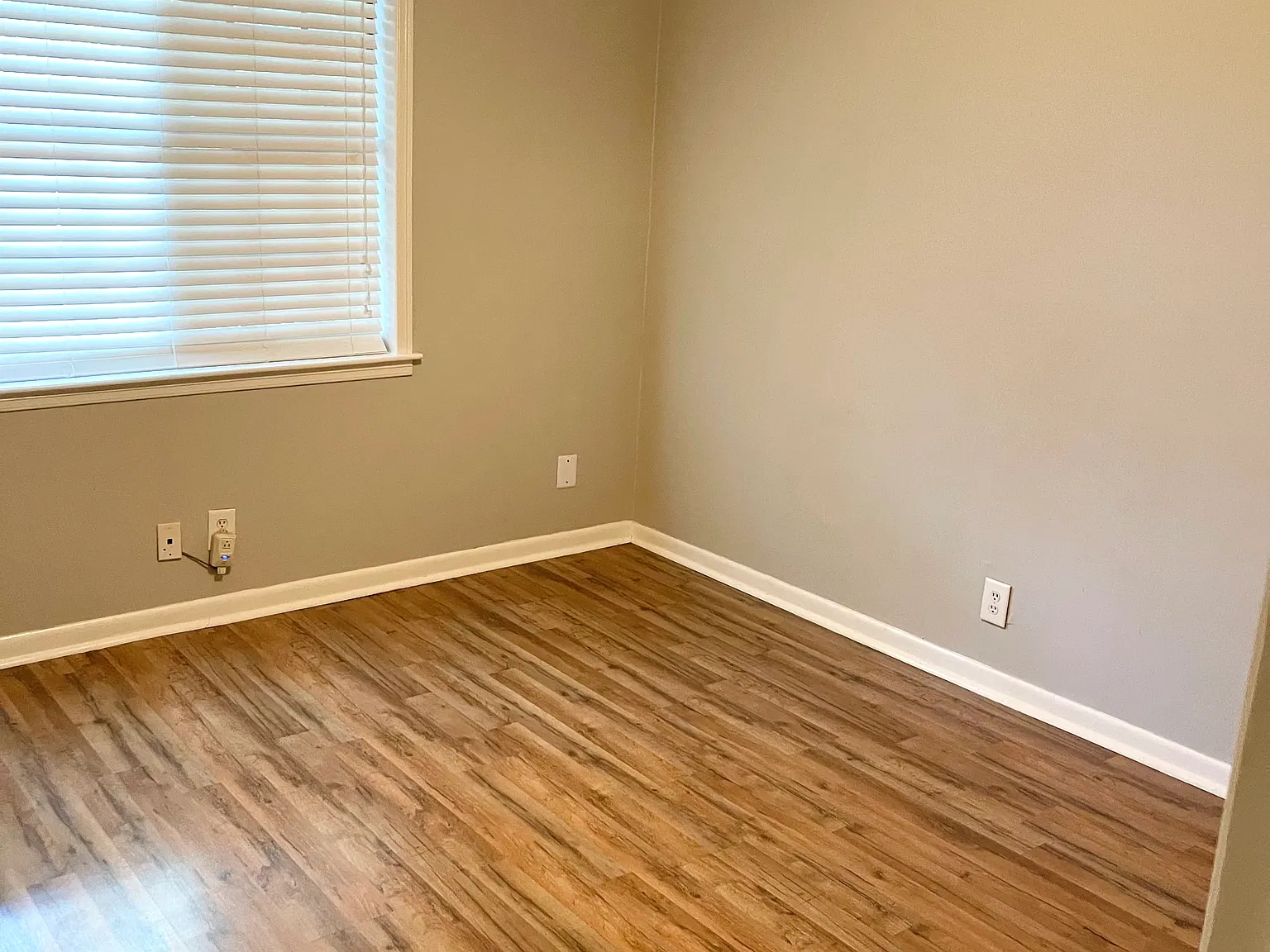 337 E University Ave — Photo 4