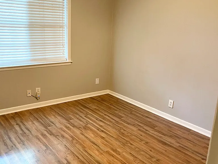337 E University Ave #27 — Photo 4