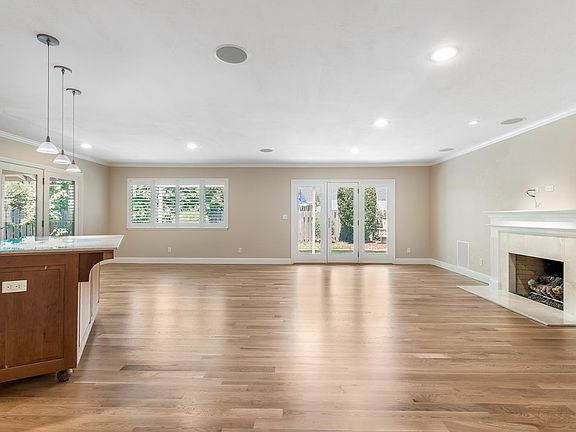 5th image of 214 Oak Shadow Drive