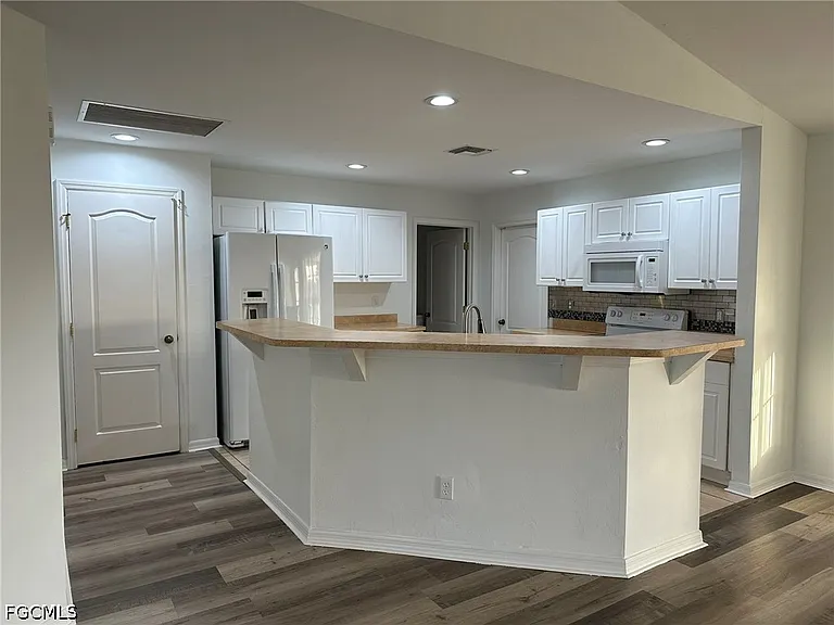 2207 NE 15th Ln — Photo 14