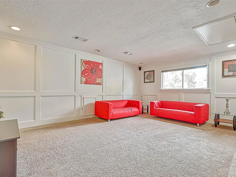 711 Lodgehill Ln — Photo 31