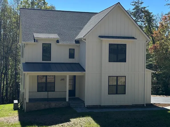 2489 Redbud Ln, Charlottesville, VA 22911