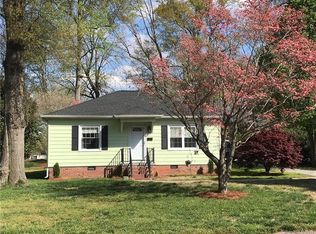 404 N Hawthorne St, Mount Holly, NC 28120